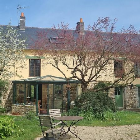 Bed and Breakfast Les Berges De La Planchette Yvignac-la-Tour Екстер'єр фото