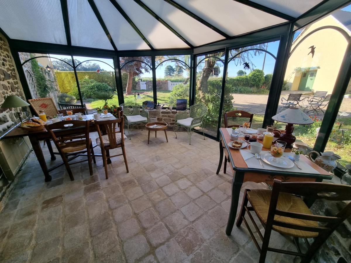 Bed and Breakfast Les Berges De La Planchette Yvignac-la-Tour Екстер'єр фото