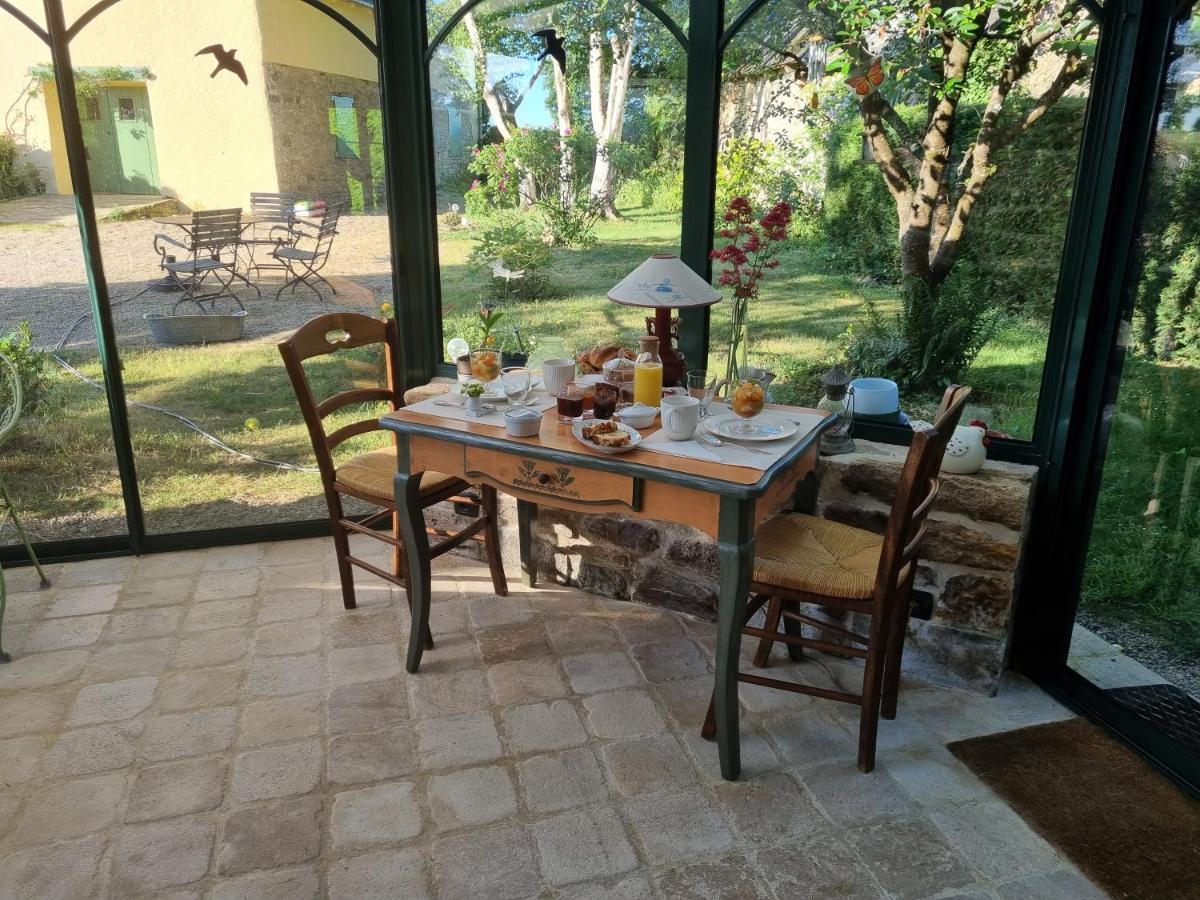 Bed and Breakfast Les Berges De La Planchette Yvignac-la-Tour Екстер'єр фото